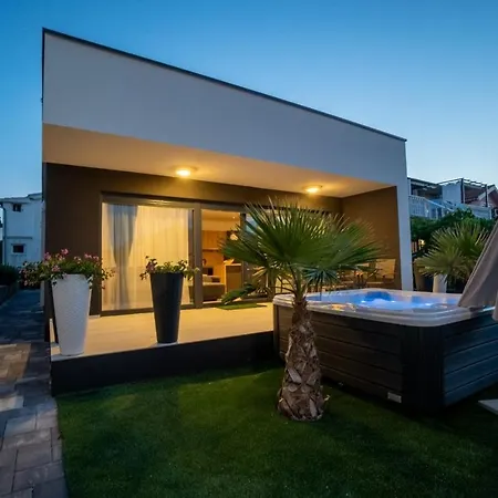 House With A Parking Space - 22303 Vir