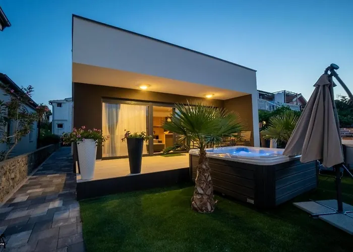 House With A Parking Space - 22303 维尔