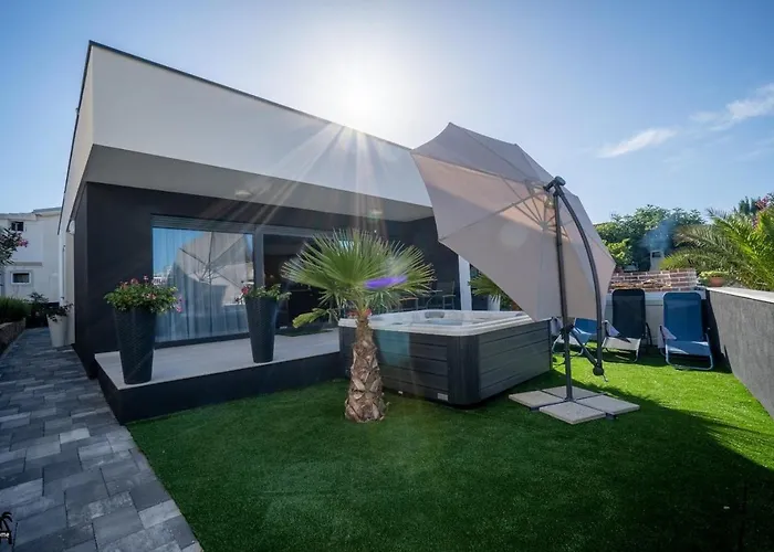 House With A Parking Space - 22303 Vir