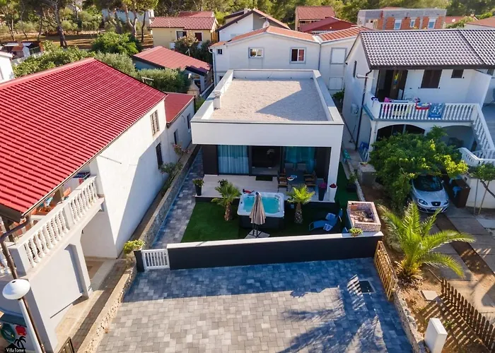 House With A Parking Space - 22303 Vir